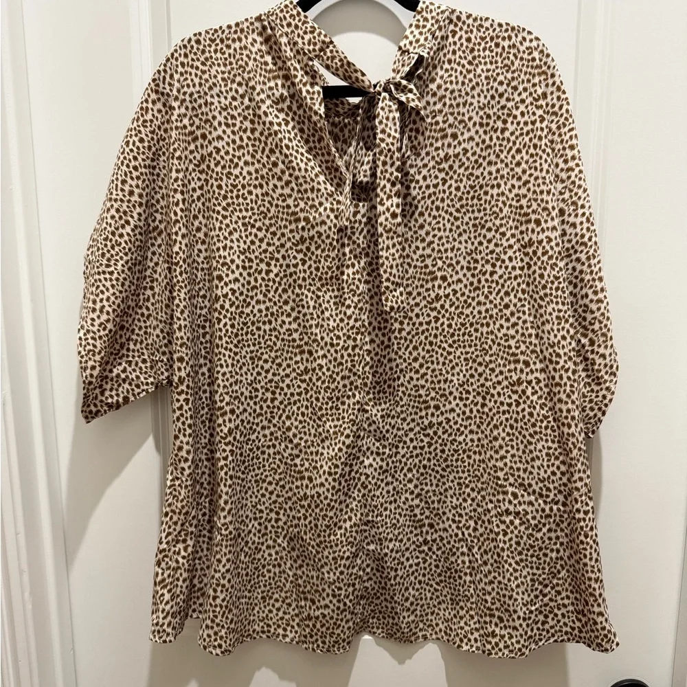 Elegant Leopard Print Blouse for Women - Picture 2 of 2